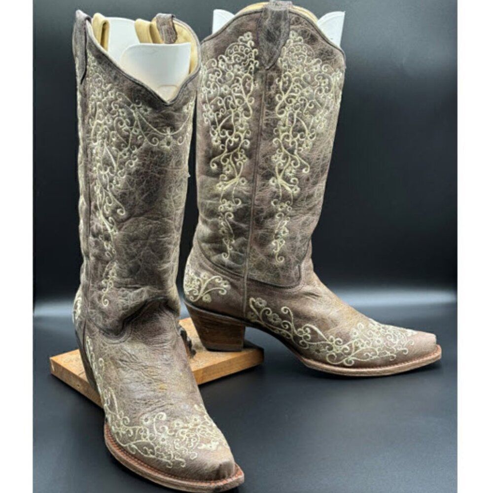 Corral Crater Bone Embroidered Snip Toe Boots